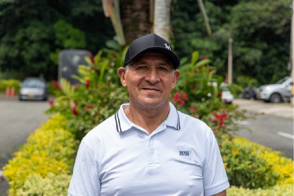 Aura, cultivadora de olivo de cera